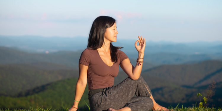The Bhagavad Gītā as a Living Practice of Return Yoga & Meditation The Bhagavad Gītā as a Living Practice of Return