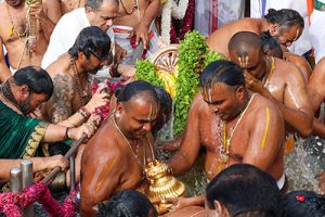 Celebrations Navaratri Brahmotsavams Culminates With Chakrasnanam _ వైభవోపేతంగా శ్రీవారి చక్రస్నానం